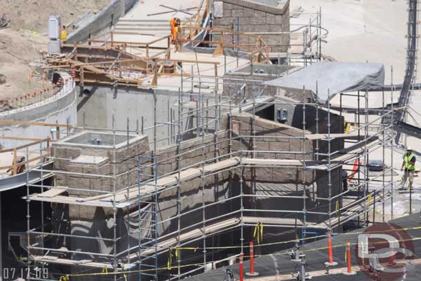 The rock/stone work is progressing in the viewing area.