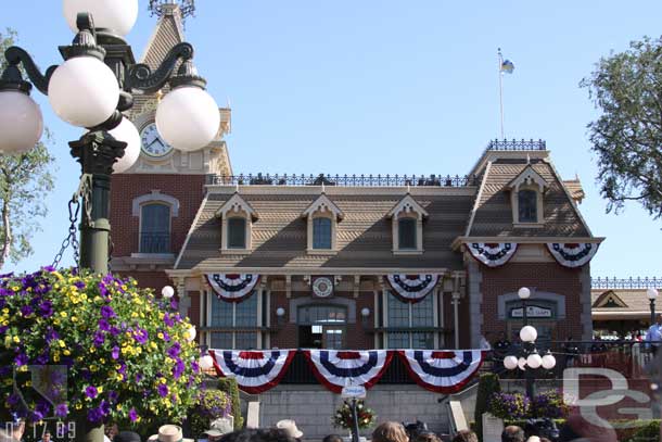 The Disneyland Band, Mayor of Main Street, Mickey and Minnie marched out from the parade gate