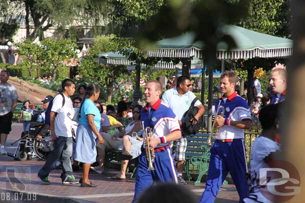 Time for the 5:30 College Band set.. and Joe, the TA for the summer, was leading the way and he ran the last two sets of the day.