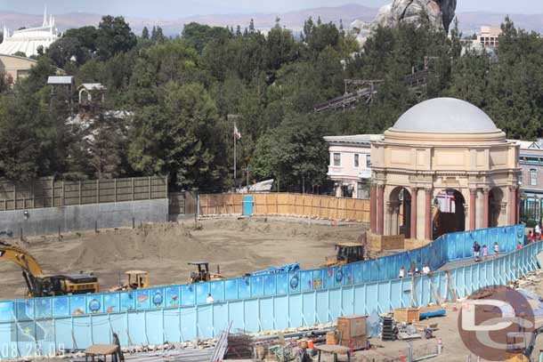 The walkway is now even narrower and the parade no longer comes out this far, also notice they have started to dig for the basement of the Little Mermaid building.