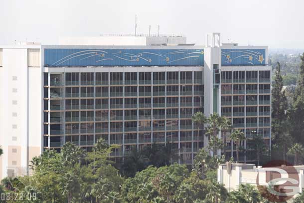 The renoovation work has started on half of the Dream Tower at the Disneyland hotel (the half on the left).  You can see the track for the lift on the far side where the windows have been removed.