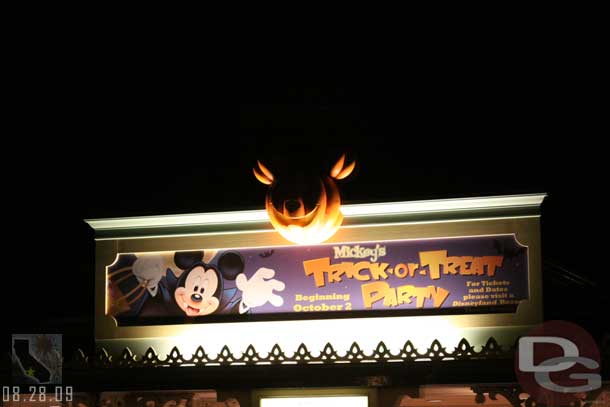 On the way out noticed the Halloweentime Ads are up