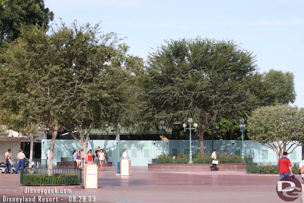 No visible progress from this angle on the new stroller building (or at least what every says is the new stroller building so I am calling it that too)