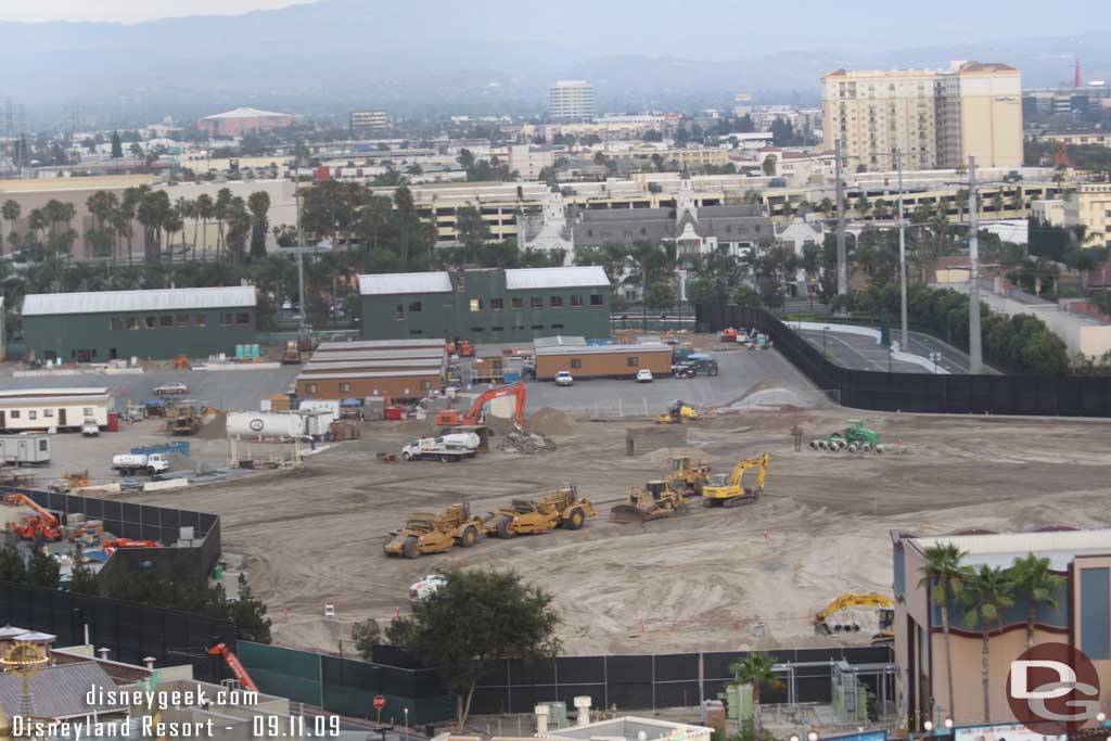 Not much visible progress in Cars Land, guess more pipes are in since I do not see them stacked up.