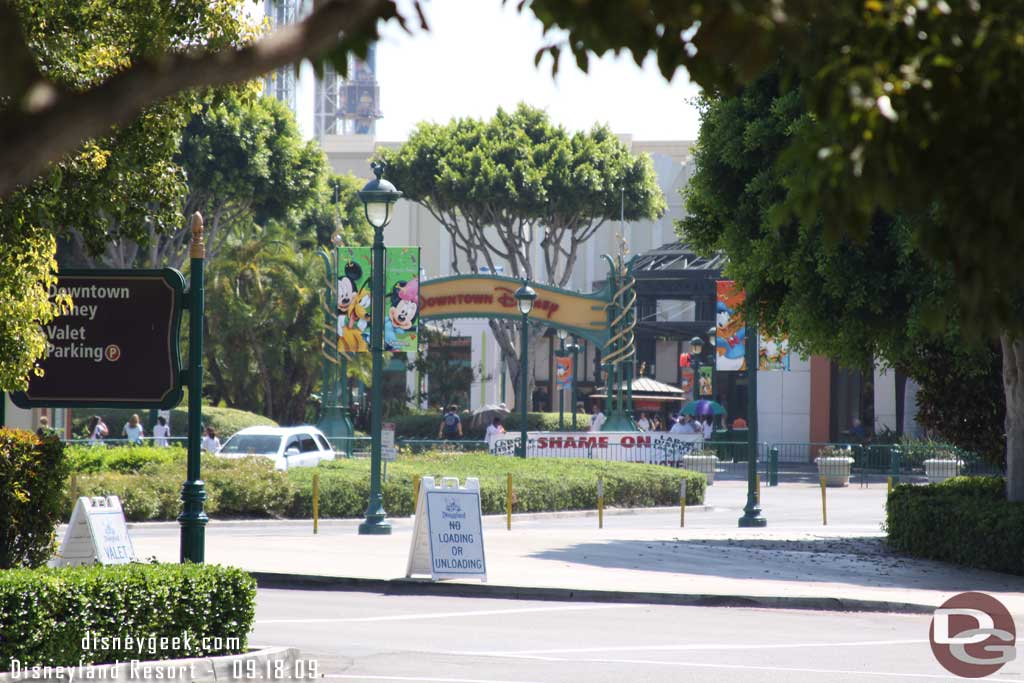 I was surprised to see the union protesters right at the entrance to Downtown Disney