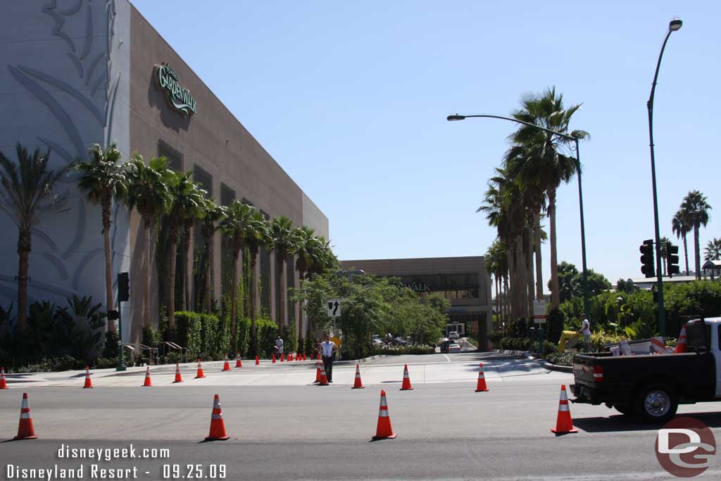 The garden walk entrance (no line of cars now but when I went in we were backed up to the street and that was only 15 minutes ago or so)