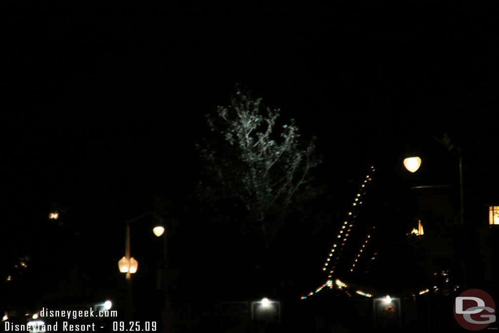 Noticed the new trees in the viewing area are in the path one of the Fun Wheel spot lights (wonder if the lights will move to the Little Mermaid building once its built since they used to be on Golden Dreams)