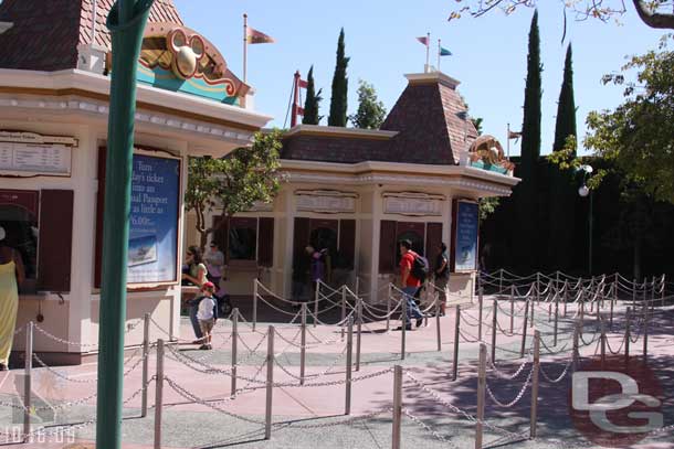 No lines at the ticket booths, the other side looked much more crowded