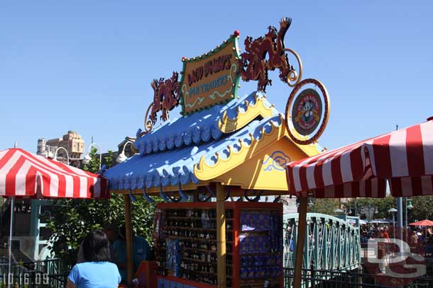 The pin cart is back which surprises me since the walkway is still fairly narrow due to the construction