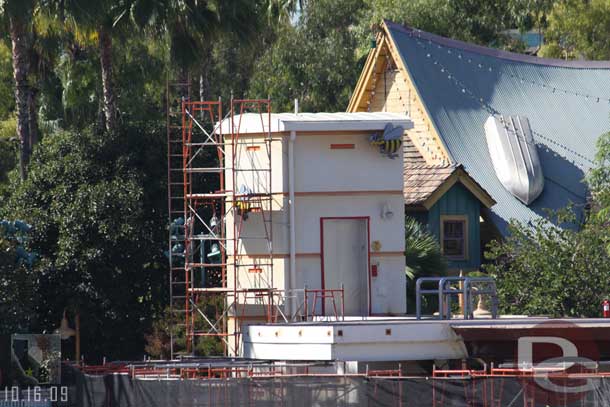 More scaffolding going up around the elevator