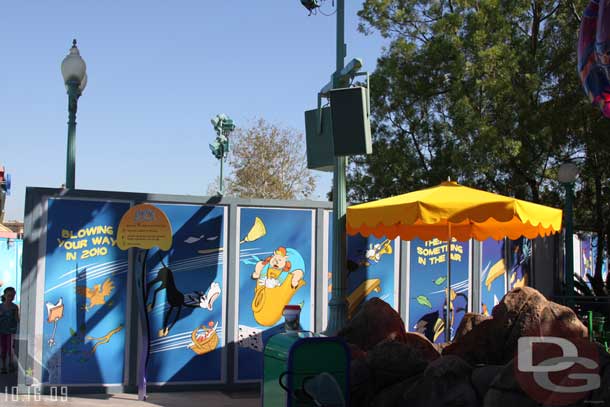 More walls are up, near the Jellyfish line and the Zephyr, they put the swings banners on them.