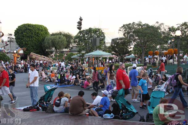 People lining up for the fireworks.. it was just after 6:00pm at this point