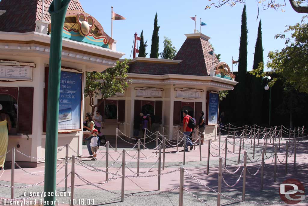 No lines at the ticket booths, the other side looked much more crowded