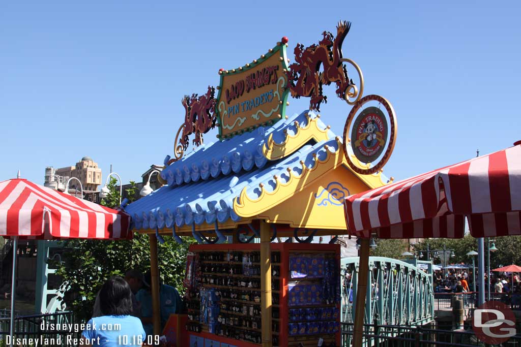 The pin cart is back which surprises me since the walkway is still fairly narrow due to the construction