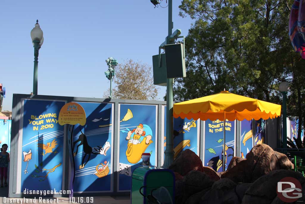 More walls are up, near the Jellyfish line and the Zephyr, they put the swings banners on them.