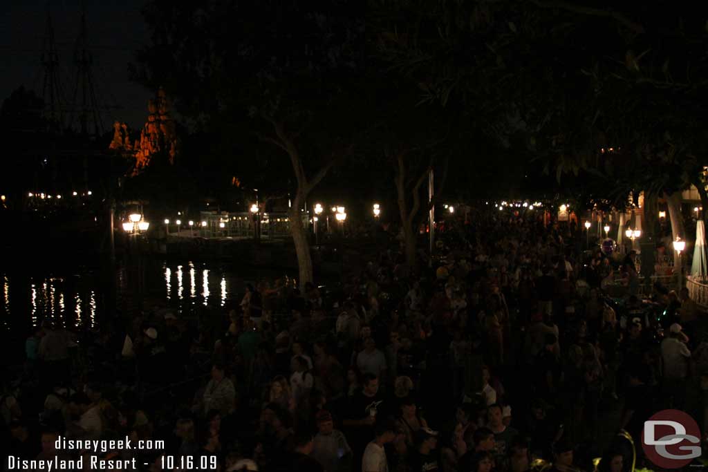 The mass of people as you look toward Frontierland from the Pirates bridge