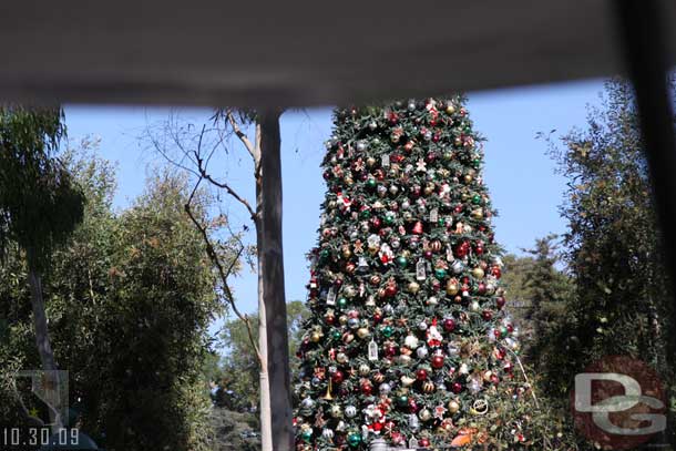 Christmas is coming.. the tree is being prepared backstage and is visible from the tramway