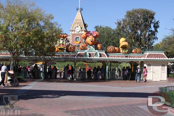 Not very crowded at the Disneyland turnstyles