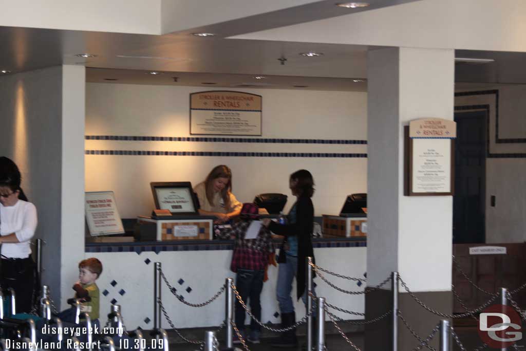 Over at DCA noticed there is now a self serve stroller rental kiosk set up (on the left)