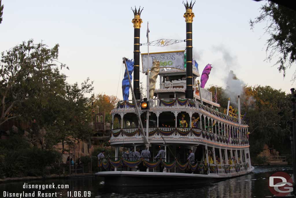 I managed to get ahead of the Mark Twain and here it is coming around the riverbend near Splash Mountain (I was at the Hungry Bear)