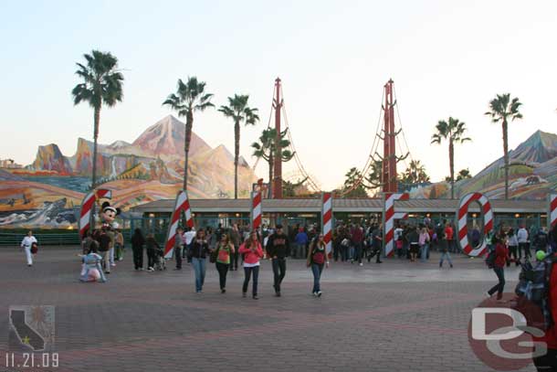 There was a nice line to get into DCA, my guess was people heading over for the parade.