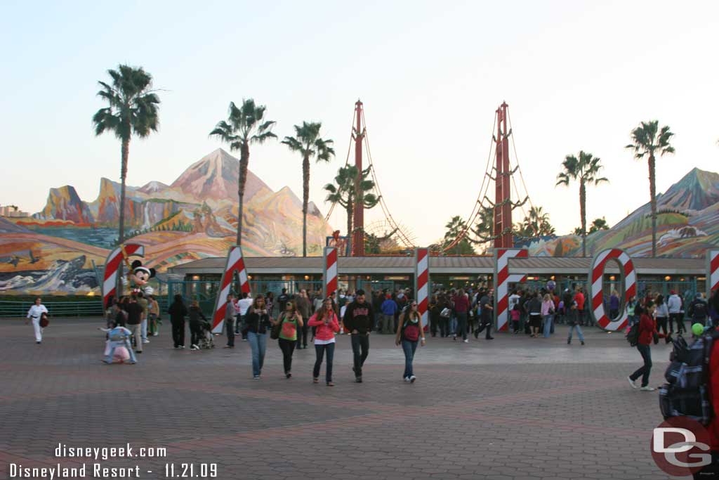 There was a nice line to get into DCA, my guess was people heading over for the parade.