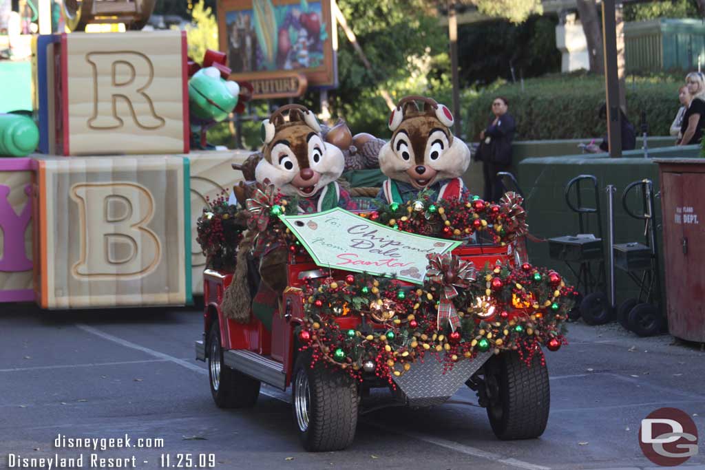 I went on Small World during the parade.. here is one shot from the line though.