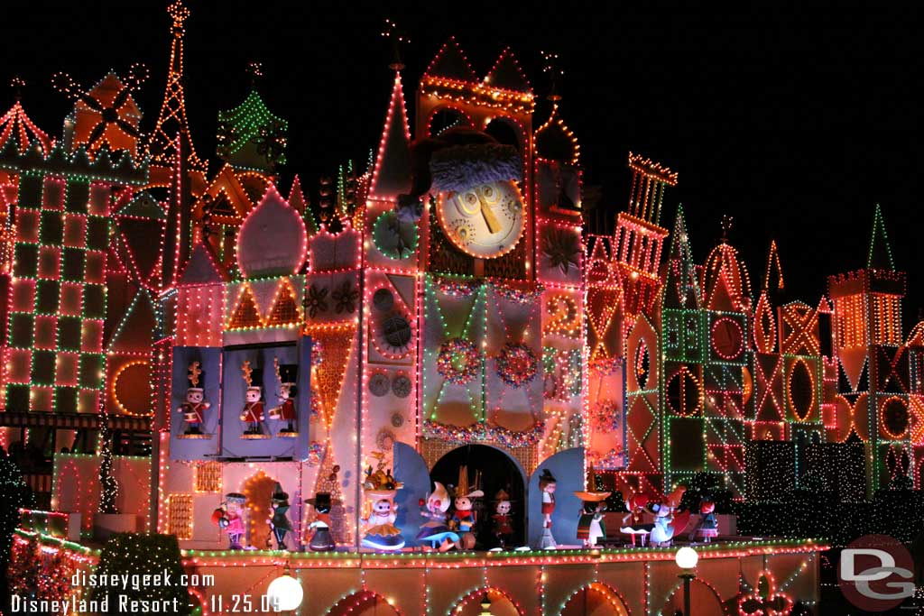 Out to Small World to catch the projection show and take some pictures of the lights.