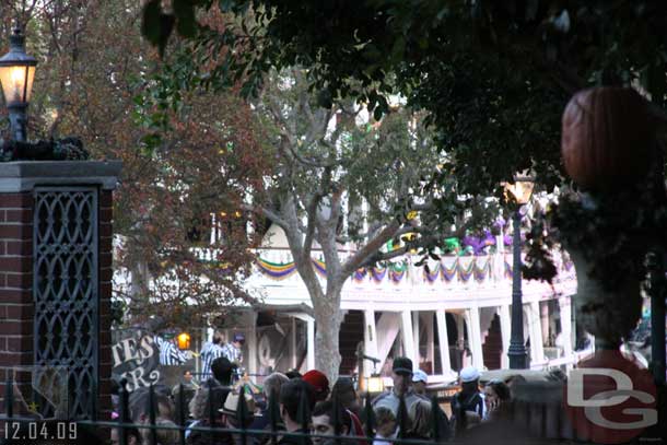 While in line for the Haunted Mansion noted they had lights for the 4:15 showboat show