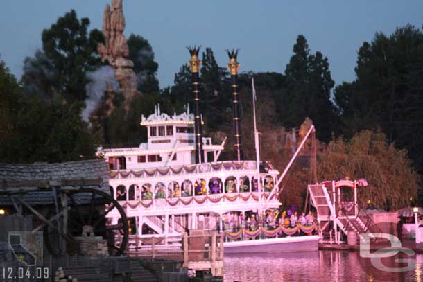 As the boat returned to dock they turned the lights back on