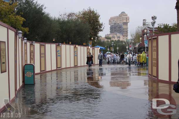 The parade route walkway is open again, but still walls on both sides.