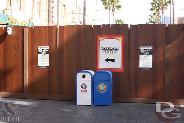 There are plenty of signs to tell you where to go as well as what is coming up (also the walls are covered to make it look like a fence).