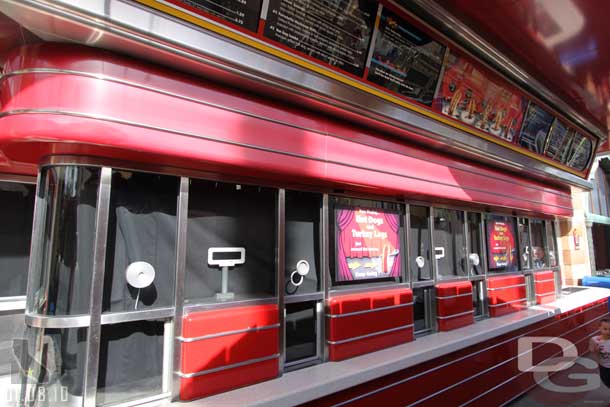 The Award Wieners stand is closed since the walkway is so narrow