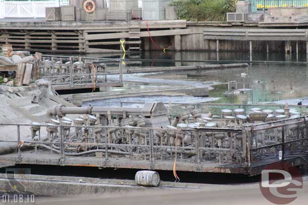 The Fantasmic fountains (which used to look impressive till World of Color came along)