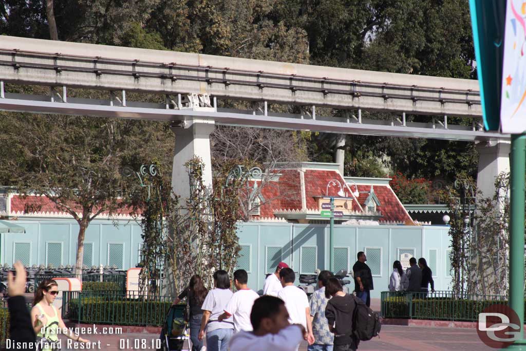 The new stroller rental building looks to be just about done.