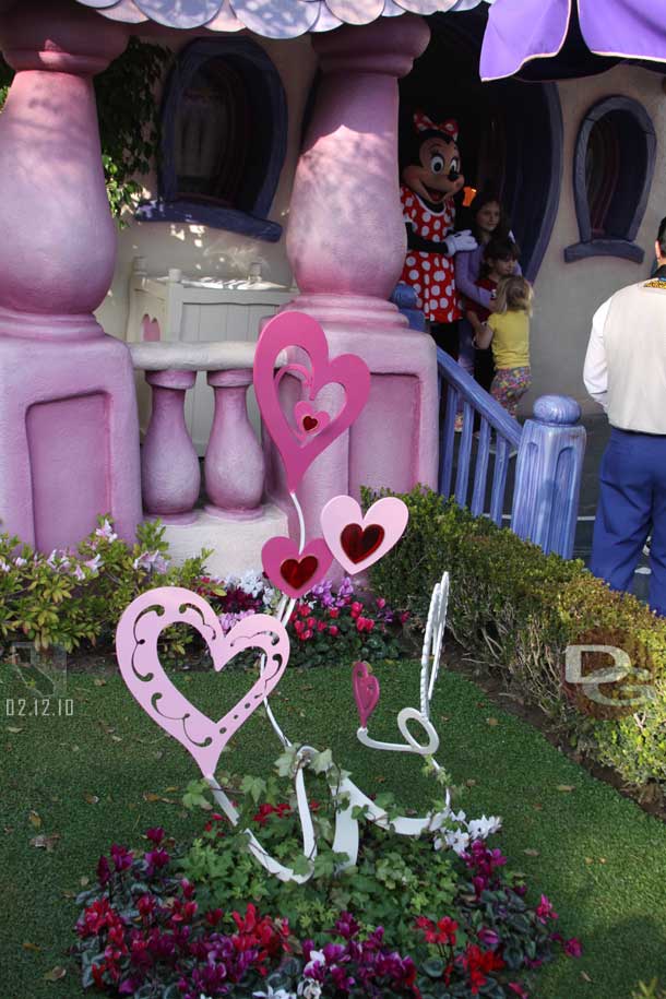 Minnie had some Valentine decorations too