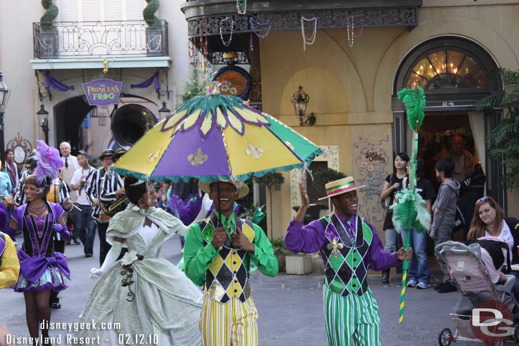 The show consists of four dancers, the princess (who sings/narrates/etc..), and then the band.