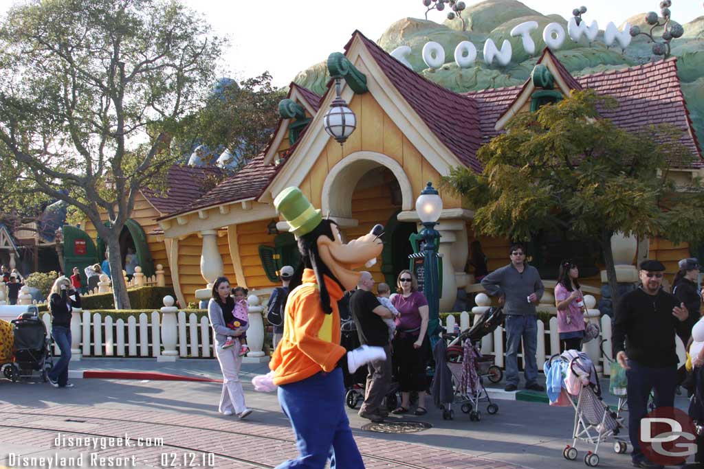 Goofy roaming around Toontown