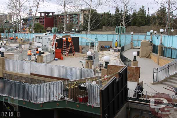 Over to the World Color viewing area.  More railings are in and they were working on the arches still.