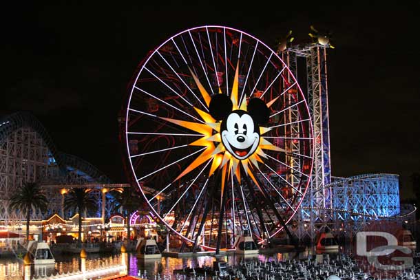 The lights on the Fun Wheel were on (but not changing patterns).