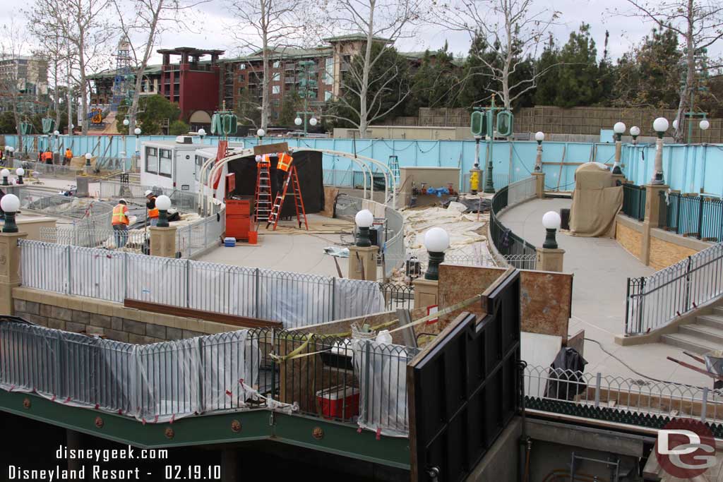 Over to the World Color viewing area.  More railings are in and they were working on the arches still.