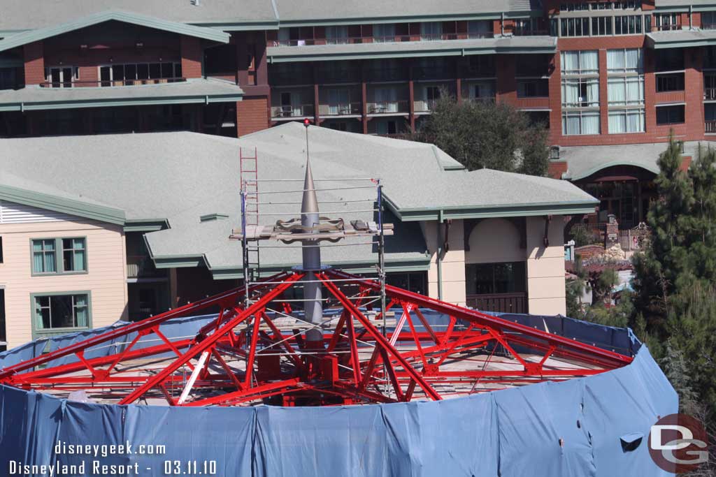Looks like the top is repainted and its still red..