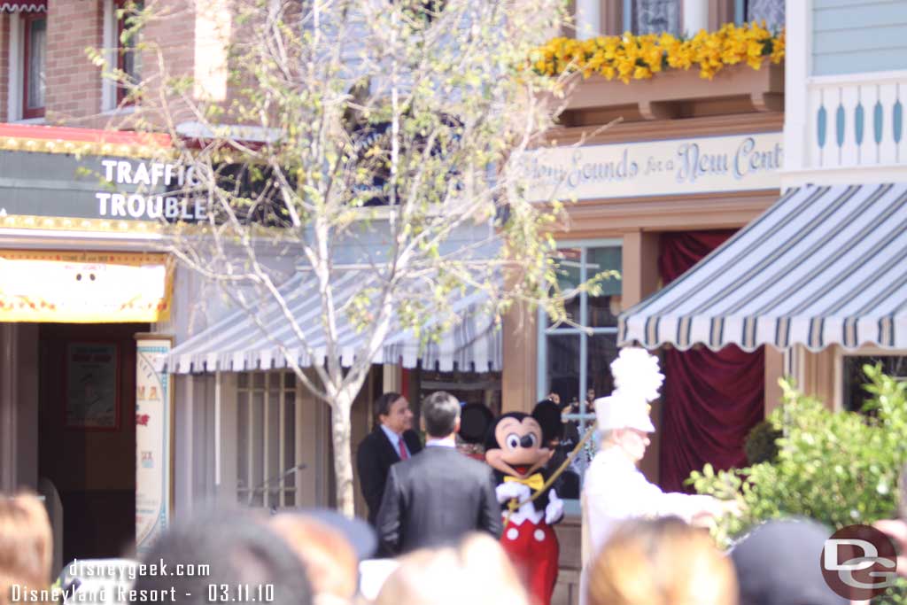 The window unveiling (on the official Disney parks blog they have a video of this)