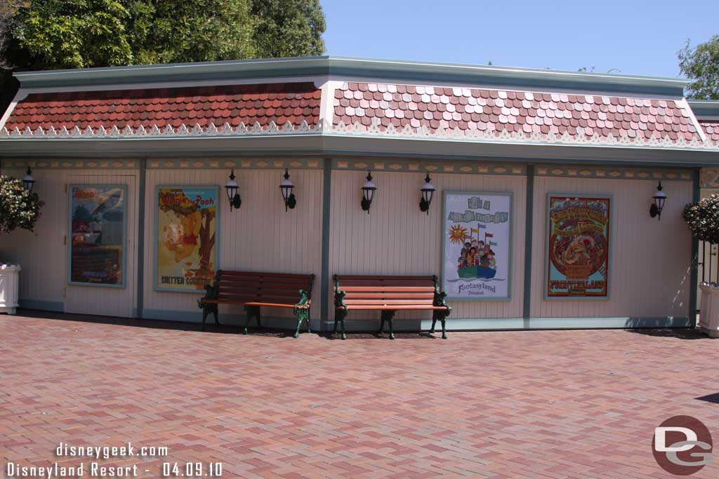 Over to Disneyland now.  No one taking advantage of the new benches.