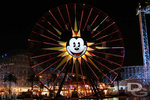 The Fun Wheel was all lit up now.