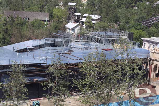 Over at the Little Mermaid site they are putting up the walls for the facade on the roof.