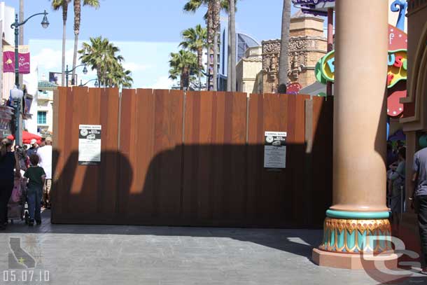 No movement on the walls by Playhouse Disney (no signs of the new lightposts in the background)