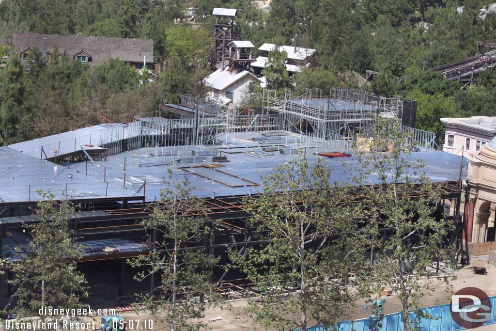 Over at the Little Mermaid site they are putting up the walls for the facade on the roof.