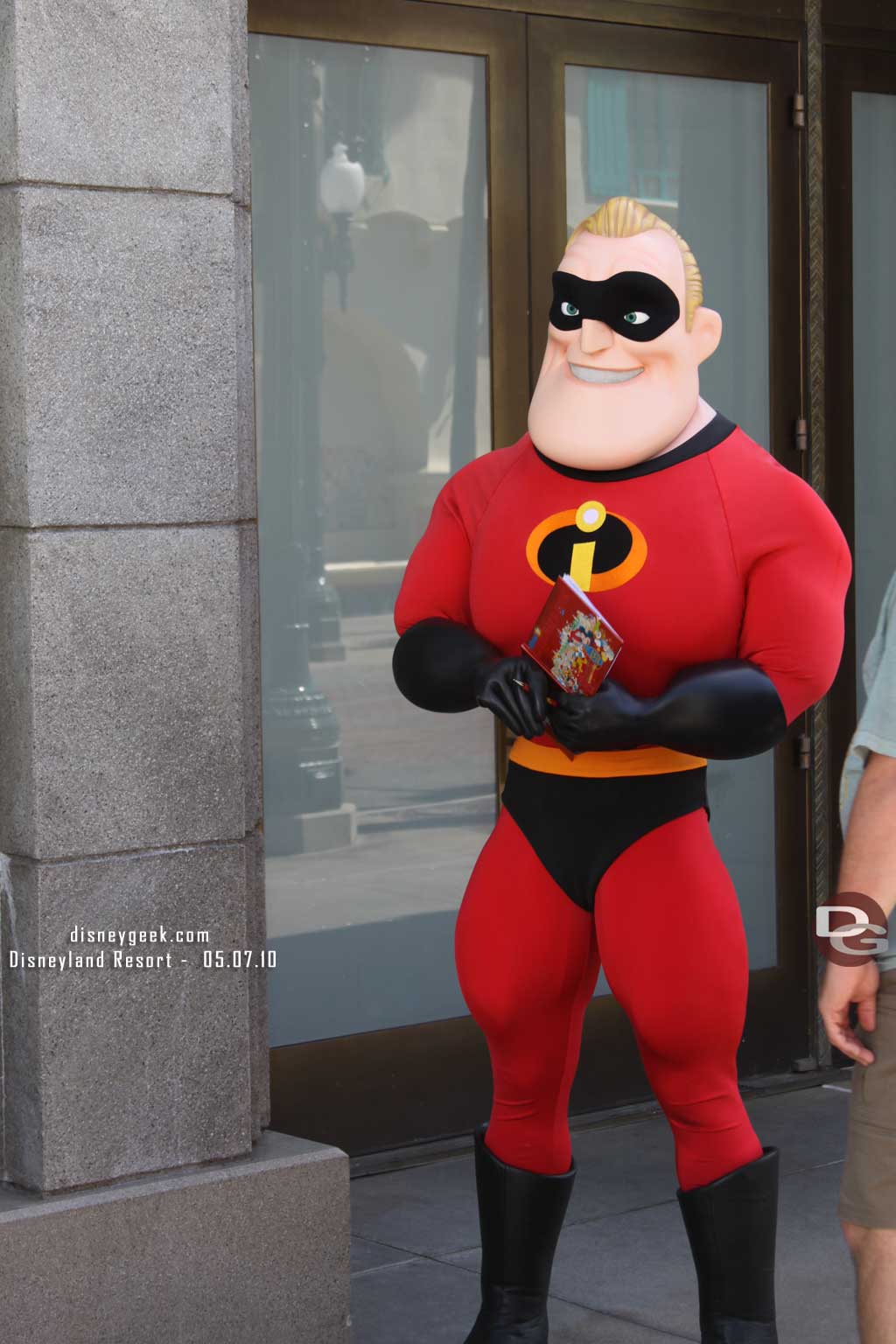 Mr Incredible hanging out on the backlot