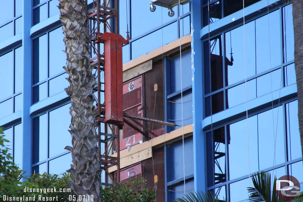 The external elevator is down to only 6 floors now.. so they are slowly finishing up the side facing Downtown Disney